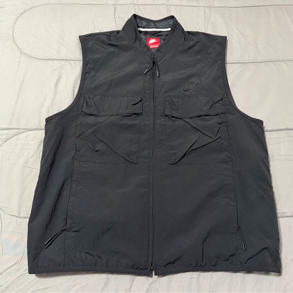 Nike Men's Sleek Black Vest